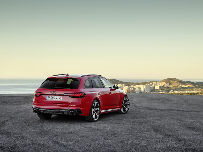 Odświeżenie mocnego kombi: Nowe Audi RS 4 Avant