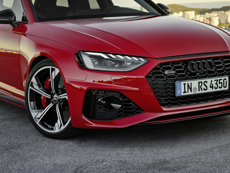 Odświeżenie mocnego kombi: Nowe Audi RS 4 Avant