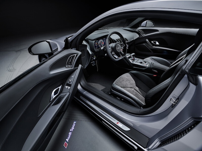Jeszcze ostrzejsze i jeszcze bardziej rzucające się w oczy: Audi R8 V10 RWD i Audi R8 LMS GT4