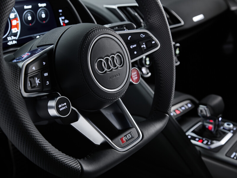 Jeszcze ostrzejsze i jeszcze bardziej rzucające się w oczy: Audi R8 V10 RWD i Audi R8 LMS GT4