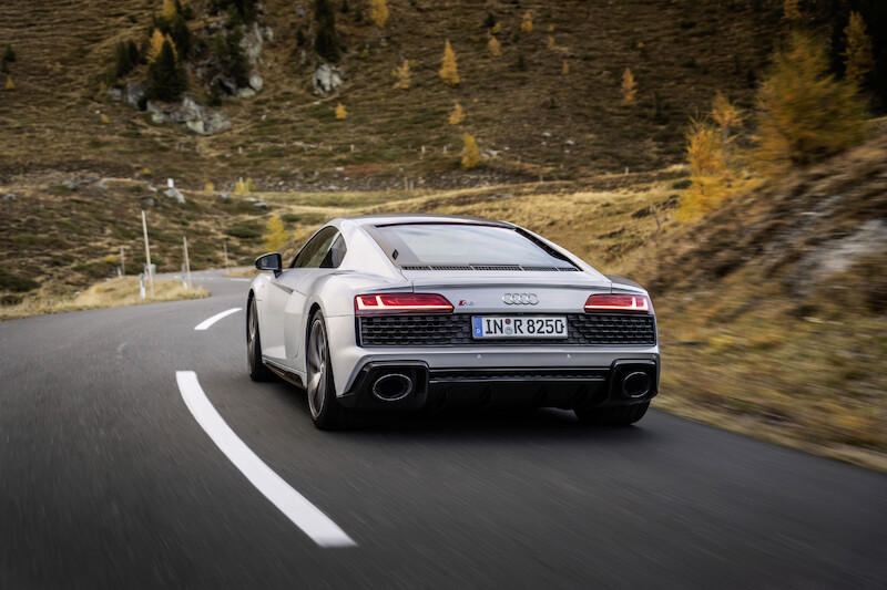 Jeszcze ostrzejsze i jeszcze bardziej rzucające się w oczy: Audi R8 V10 RWD i Audi R8 LMS GT4