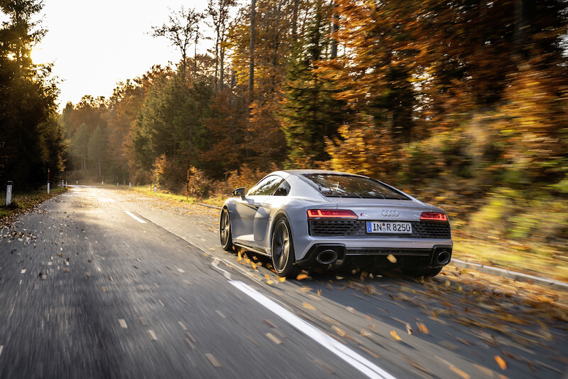 Jeszcze ostrzejsze i jeszcze bardziej rzucające się w oczy: Audi R8 V10 RWD i Audi R8 LMS GT4