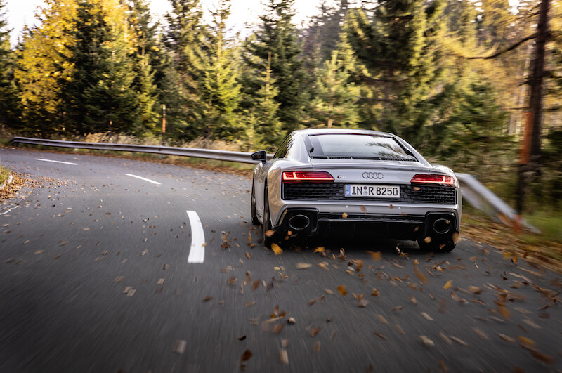 Jeszcze ostrzejsze i jeszcze bardziej rzucające się w oczy: Audi R8 V10 RWD i Audi R8 LMS GT4