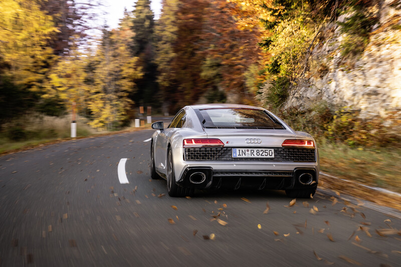 Jeszcze ostrzejsze i jeszcze bardziej rzucające się w oczy: Audi R8 V10 RWD i Audi R8 LMS GT4