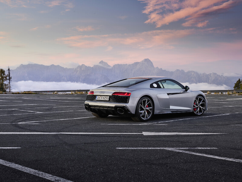Jeszcze ostrzejsze i jeszcze bardziej rzucające się w oczy: Audi R8 V10 RWD i Audi R8 LMS GT4