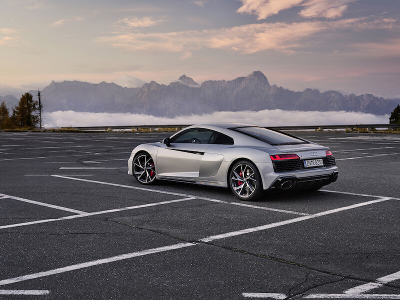 Jeszcze ostrzejsze i jeszcze bardziej rzucające się w oczy: Audi R8 V10 RWD i Audi R8 LMS GT4