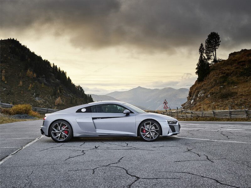 Jeszcze ostrzejsze i jeszcze bardziej rzucające się w oczy: Audi R8 V10 RWD i Audi R8 LMS GT4