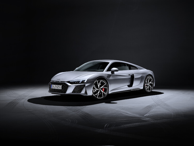 Jeszcze ostrzejsze i jeszcze bardziej rzucające się w oczy: Audi R8 V10 RWD i Audi R8 LMS GT4