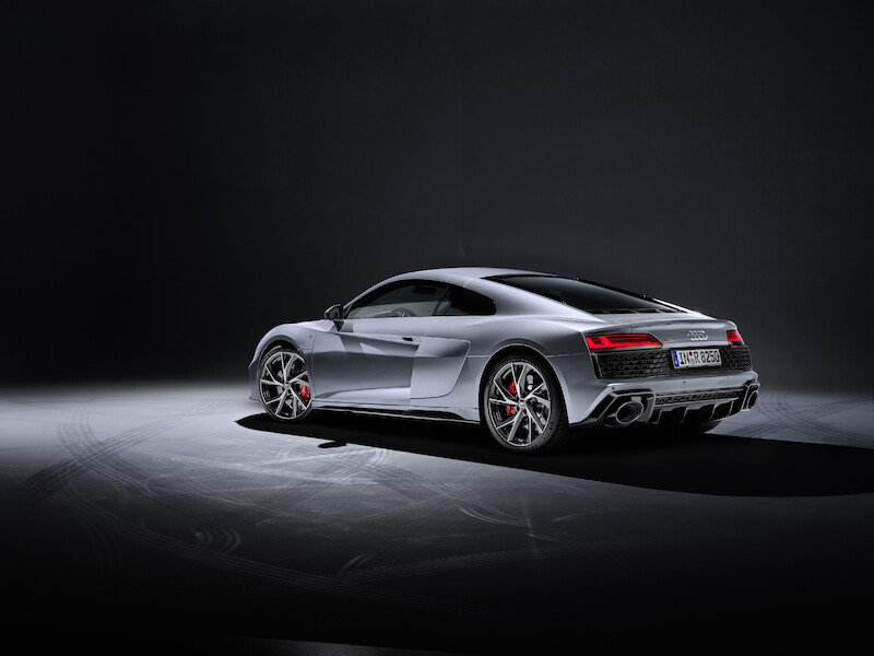 Jeszcze ostrzejsze i jeszcze bardziej rzucające się w oczy: Audi R8 V10 RWD i Audi R8 LMS GT4