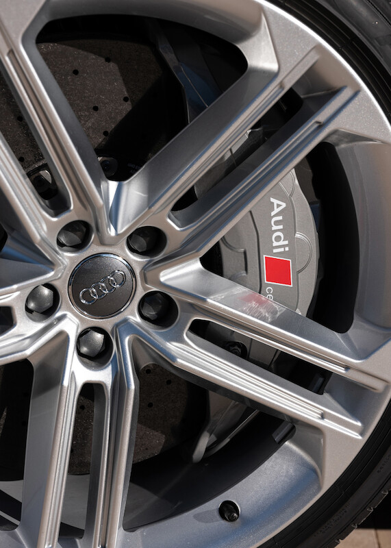 Nowe Audi S8 - ekscytujące osiągi samochodu klasy luksusowej