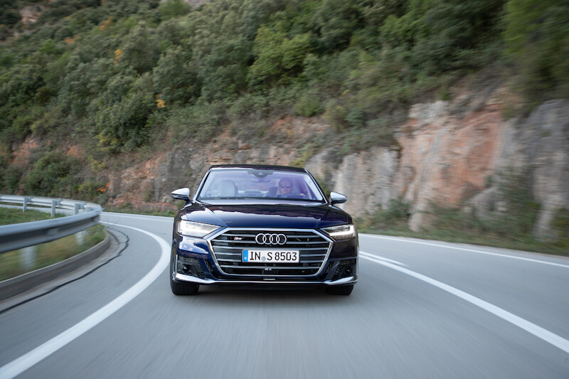 Nowe Audi S8 - ekscytujące osiągi samochodu klasy luksusowej