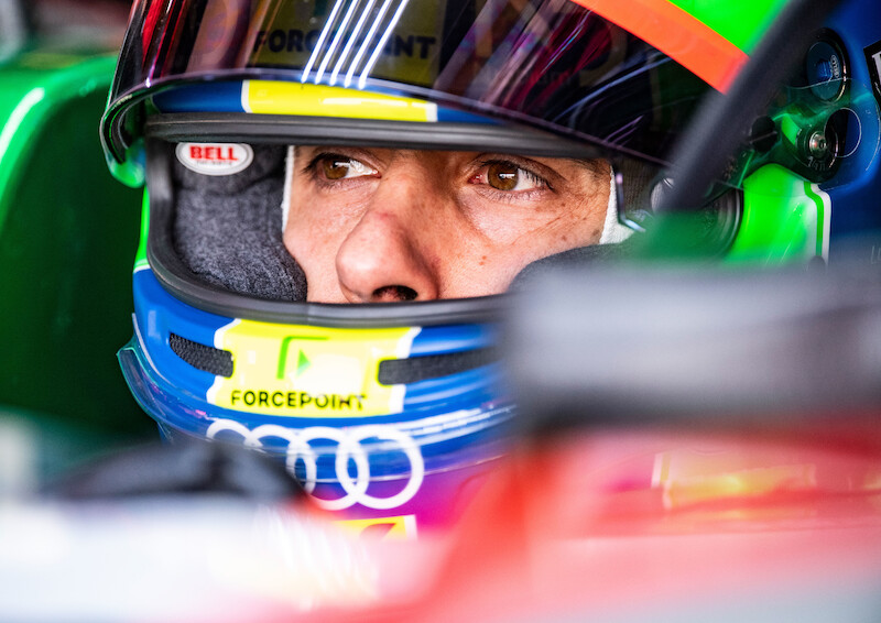 Lucas di Grassi świętuje miejsce na podium w wyścigu Formuły E w Rijadzie