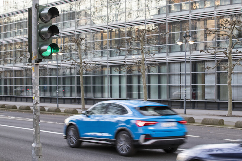 Audi łączy się z uliczną sygnalizacją świetlną w Düsseldorfie