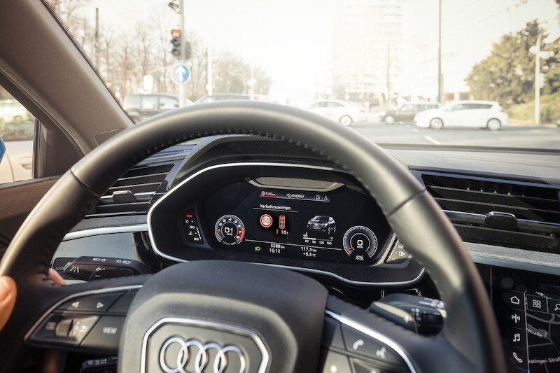 Audi łączy się z uliczną sygnalizacją świetlną w Düsseldorfie