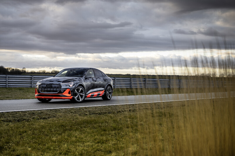 Dynamiczne, zwinne i elektryczne: Audi przedstawia koncepcję napędu dla modeli e-tron S
