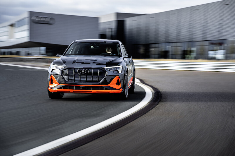 Dynamiczne, zwinne i elektryczne: Audi przedstawia koncepcję napędu dla modeli e-tron S