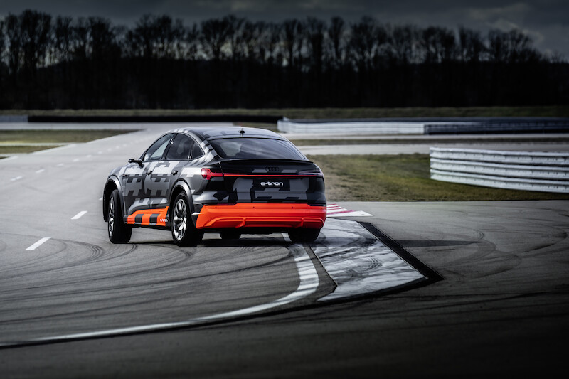 Dynamiczne, zwinne i elektryczne: Audi przedstawia koncepcję napędu dla modeli e-tron S