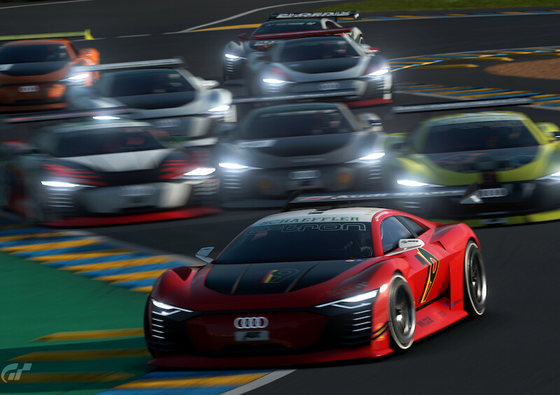 #RaceHome: Kierowcy DTM ze stajni Audi w szczytnym celu biorą udział w wirtualnych wyścigach