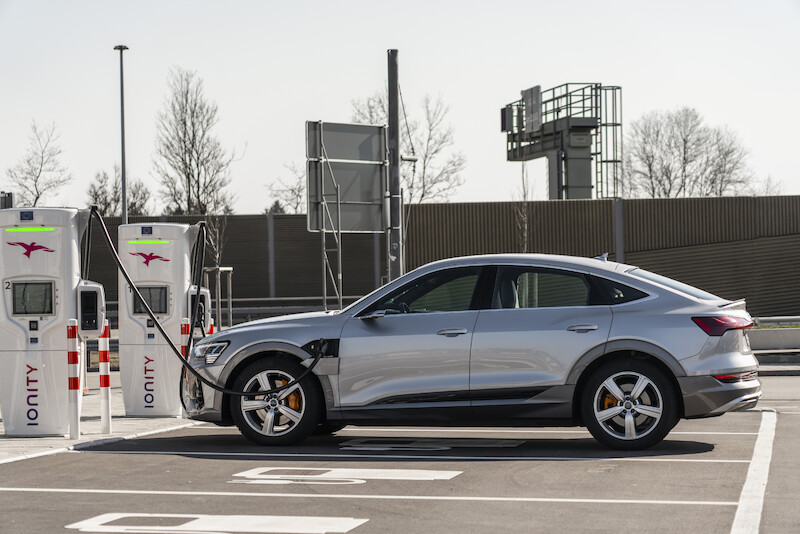 Rodzina modelowa Audi e-tron - wysoka moc ładowania