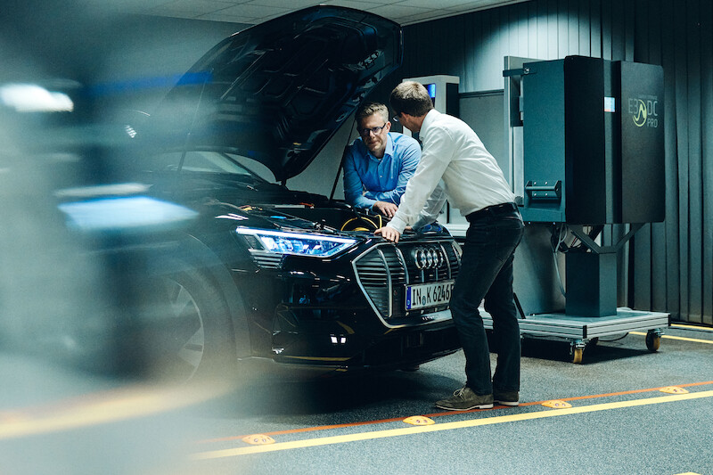 Samochody elektryczne jako część transformacji energetycznej: Audi prowadzi badania nad techniką ładowania dwukierunkowego