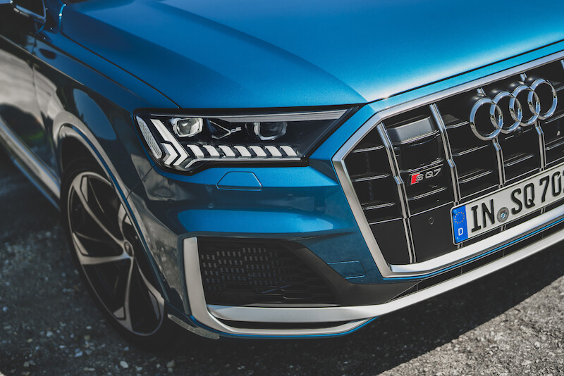 Sportowy charakter i nadzwyczajne osiągi: Audi SQ7 i SQ8 z silnikiem benzynowym V8 TFSI