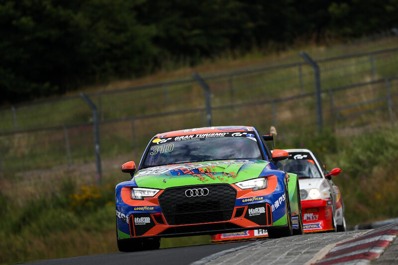 Dwanaście samochodów wyścigowych Audi Sport podczas najważniejszego wydarzenia sezonu na Nürburgring
