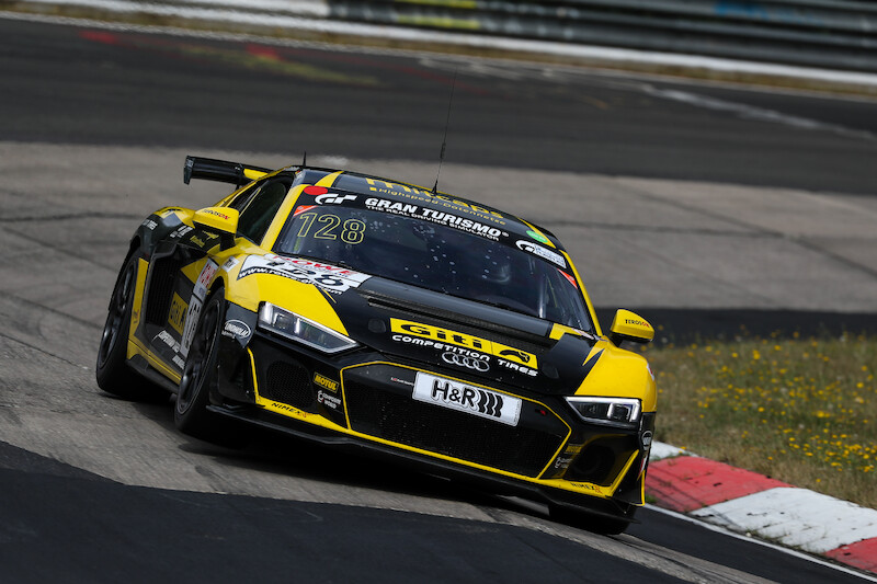 Dwanaście samochodów wyścigowych Audi Sport podczas najważniejszego wydarzenia sezonu na Nürburgring
