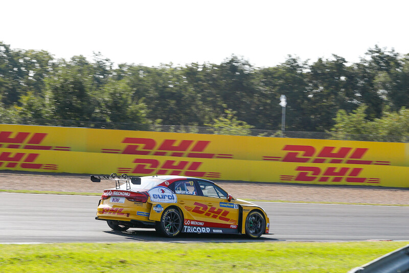 Dwanaście samochodów wyścigowych Audi Sport podczas najważniejszego wydarzenia sezonu na Nürburgring