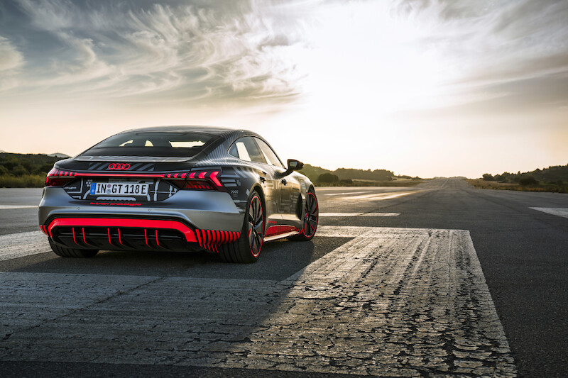 Moment szczerości: kierowca Formuły E Lucas di Grassi testuje przedprodukcyjną wersję Audi RS e-tron GT