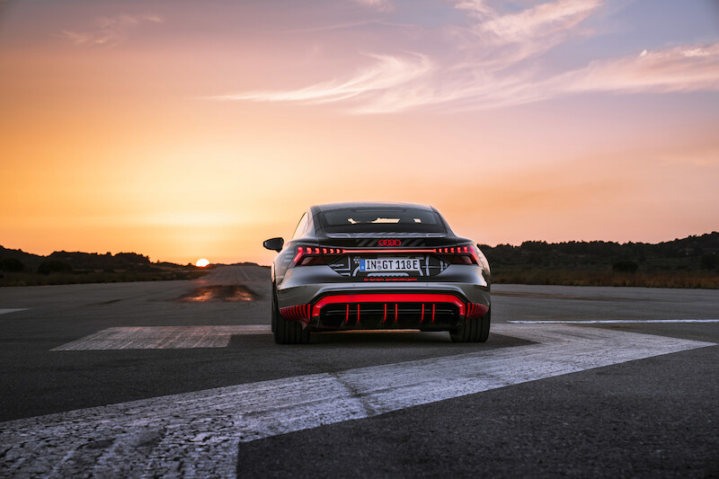 Moment szczerości: kierowca Formuły E Lucas di Grassi testuje przedprodukcyjną wersję Audi RS e-tron GT