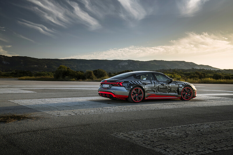 Moment szczerości: kierowca Formuły E Lucas di Grassi testuje przedprodukcyjną wersję Audi RS e-tron GT