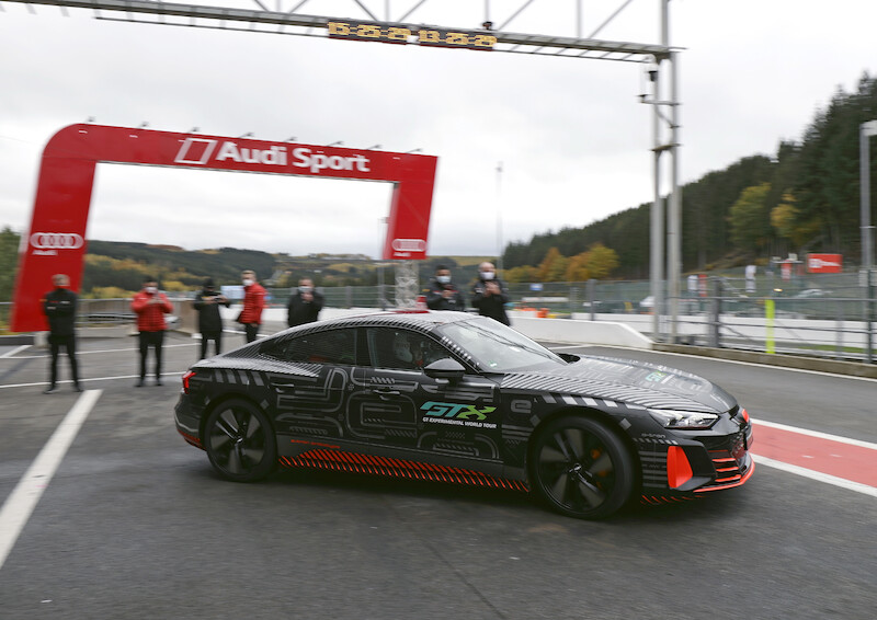 Moment szczerości: kierowca Formuły E Lucas di Grassi testuje przedprodukcyjną wersję Audi RS e-tron GT