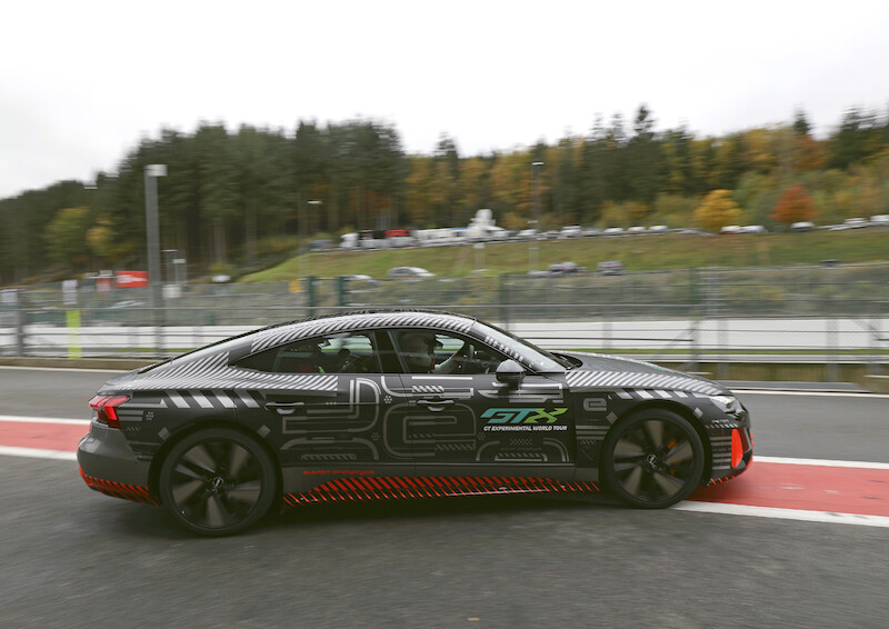 Moment szczerości: kierowca Formuły E Lucas di Grassi testuje przedprodukcyjną wersję Audi RS e-tron GT