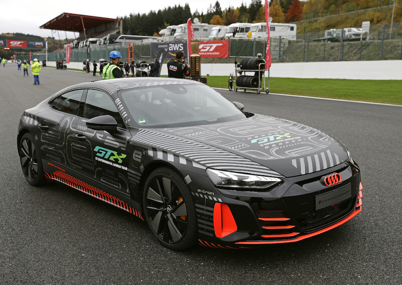 Moment szczerości: kierowca Formuły E Lucas di Grassi testuje przedprodukcyjną wersję Audi RS e-tron GT