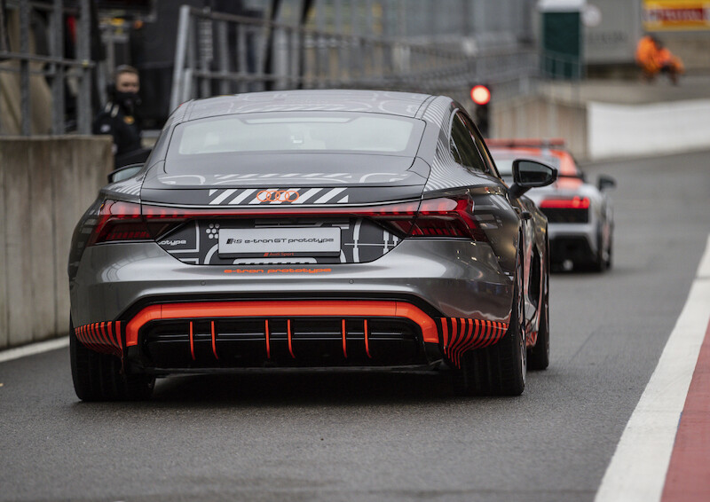 Moment szczerości: kierowca Formuły E Lucas di Grassi testuje przedprodukcyjną wersję Audi RS e-tron GT