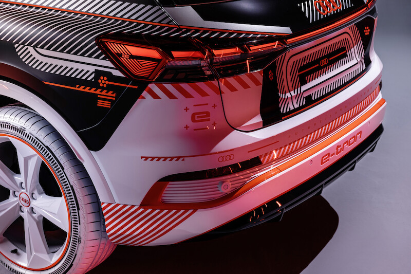 Nowy wymiar mobilności elektrycznej: Audi Q4 e-tron wyznacza standardy w zakresie wnętrza i systemów obsługi