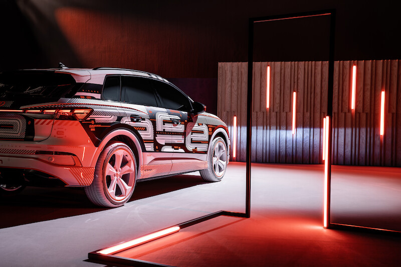 Nowy wymiar mobilności elektrycznej: Audi Q4 e-tron wyznacza standardy w zakresie wnętrza i systemów obsługi