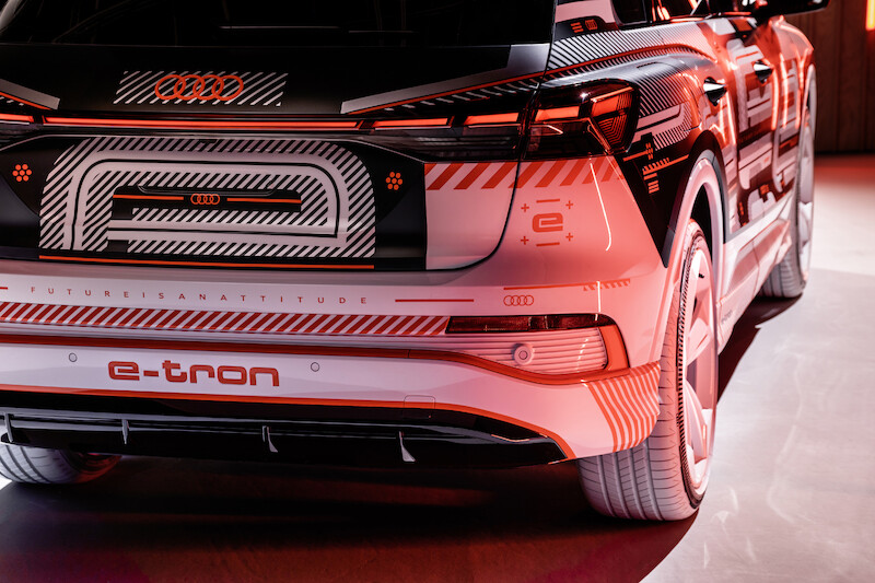 Nowy wymiar mobilności elektrycznej: Audi Q4 e-tron wyznacza standardy w zakresie wnętrza i systemów obsługi