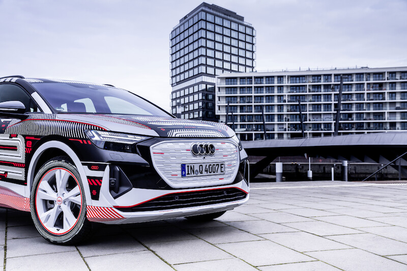 Nowy wymiar mobilności elektrycznej: Audi Q4 e-tron wyznacza standardy w zakresie wnętrza i systemów obsługi
