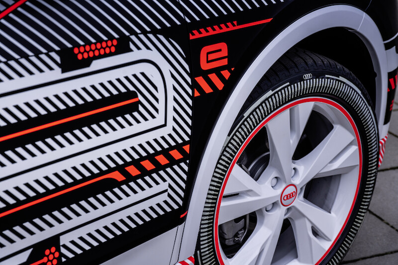 Nowy wymiar mobilności elektrycznej: Audi Q4 e-tron wyznacza standardy w zakresie wnętrza i systemów obsługi