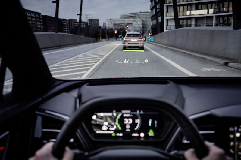Nowy wymiar mobilności elektrycznej: Audi Q4 e-tron wyznacza standardy w zakresie wnętrza i systemów obsługi