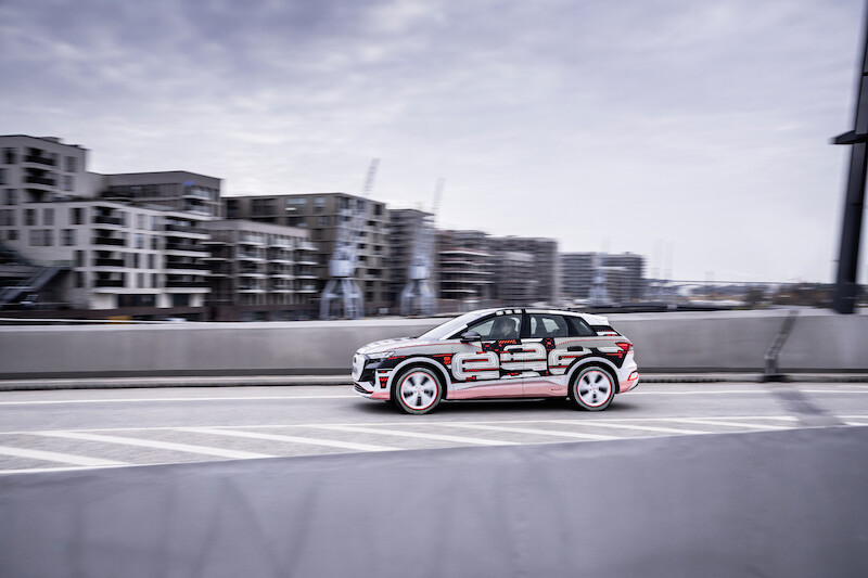 Nowy wymiar mobilności elektrycznej: Audi Q4 e-tron wyznacza standardy w zakresie wnętrza i systemów obsługi