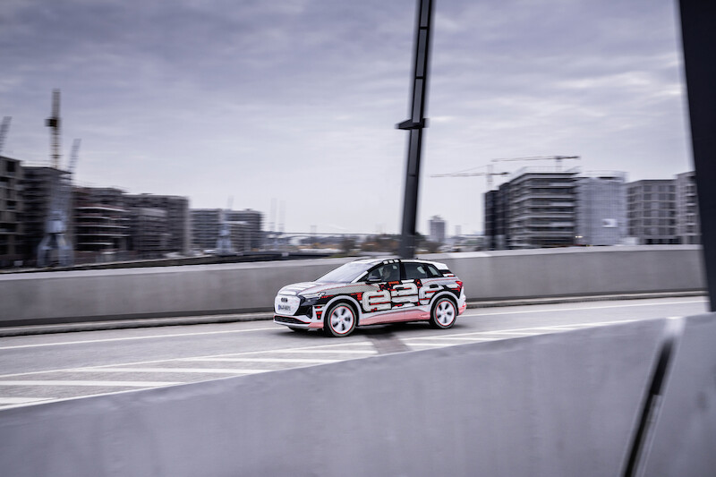 Nowy wymiar mobilności elektrycznej: Audi Q4 e-tron wyznacza standardy w zakresie wnętrza i systemów obsługi