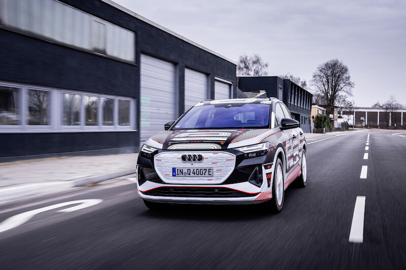Nowy wymiar mobilności elektrycznej: Audi Q4 e-tron wyznacza standardy w zakresie wnętrza i systemów obsługi