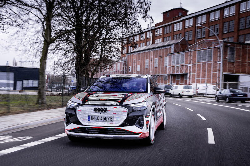 Nowy wymiar mobilności elektrycznej: Audi Q4 e-tron wyznacza standardy w zakresie wnętrza i systemów obsługi