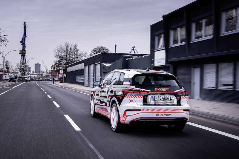 Nowy wymiar mobilności elektrycznej: Audi Q4 e-tron wyznacza standardy w zakresie wnętrza i systemów obsługi