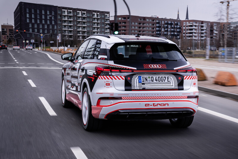 Nowy wymiar mobilności elektrycznej: Audi Q4 e-tron wyznacza standardy w zakresie wnętrza i systemów obsługi