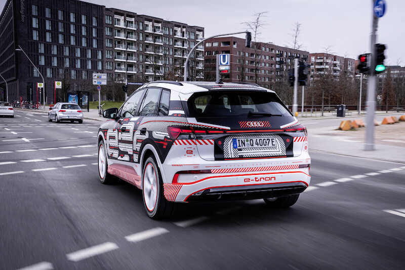 Nowy wymiar mobilności elektrycznej: Audi Q4 e-tron wyznacza standardy w zakresie wnętrza i systemów obsługi