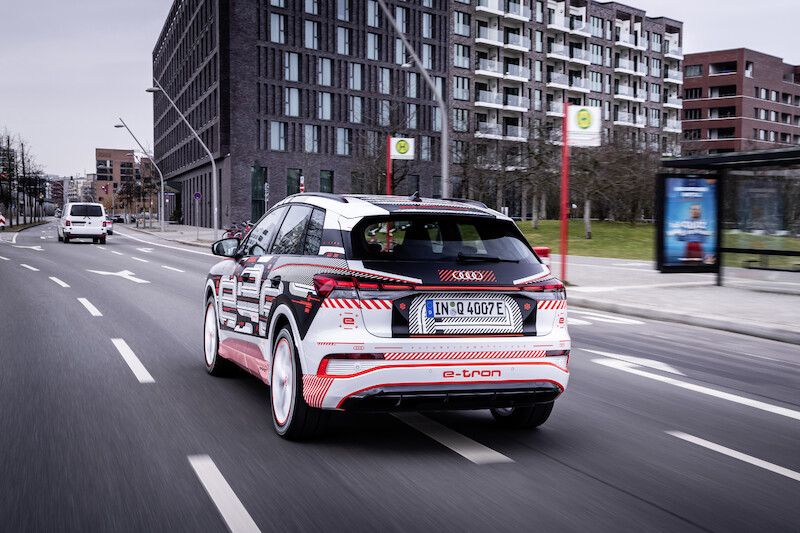 Nowy wymiar mobilności elektrycznej: Audi Q4 e-tron wyznacza standardy w zakresie wnętrza i systemów obsługi