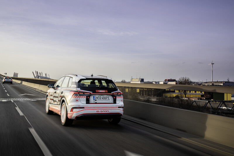 Nowy wymiar mobilności elektrycznej: Audi Q4 e-tron wyznacza standardy w zakresie wnętrza i systemów obsługi